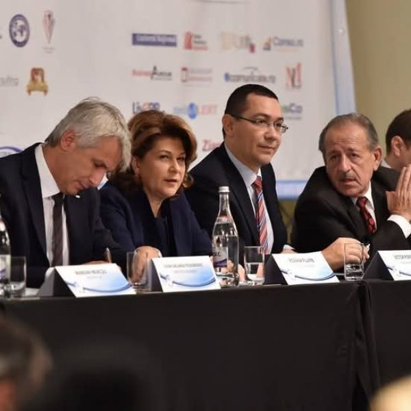 Victor Ponta, candidat la Președinția României, vrea tablete pentru elevi, cu susținerea lui Eugen Teodorovici